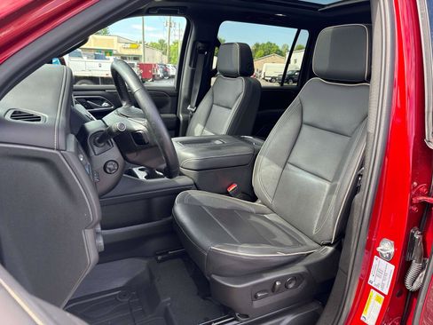 Used 2024 Chevrolet Suburban Premier AWD/4WD image 13