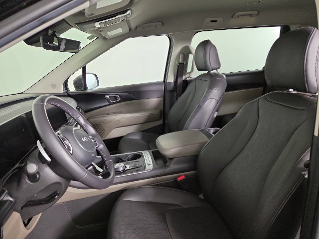 Certified 2026 Kia Carnival LXS FWD image 12