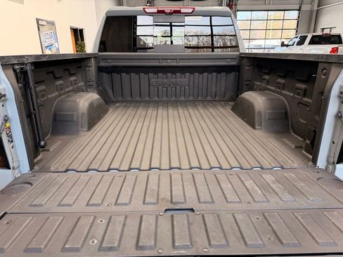 Used 2025 GMC Sierra 1500 AT4 w/ AT4 Premium Package image 8