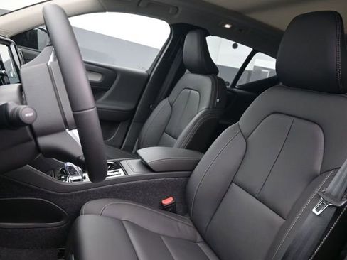 New 2026 Volvo XC40 B5 Ultra w/ Protection Package Premier image 9