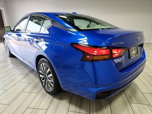 Used 2025 Nissan Altima 2.5 SV image 3