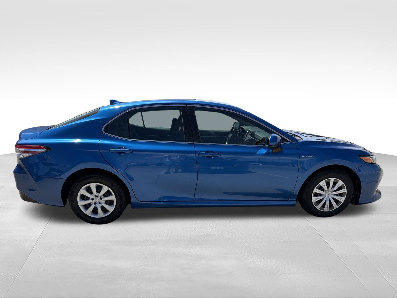 Used 2020 Toyota Camry LE FWD image 4