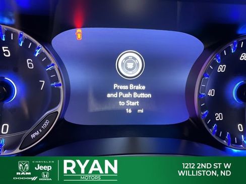 New 2026 Chrysler Pacifica Select AWD/4WD image 3