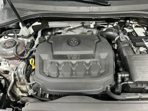 Certified 2024 Volkswagen Tiguan SE R-Line AWD/4WD image 24