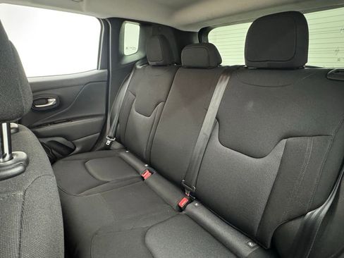 Used 2023 Jeep Renegade Latitude AWD/4WD image 40