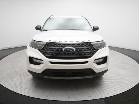 Used 2021 Ford Explorer XLT w/ XLT Sport Appearance Package image 11