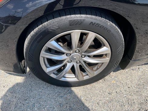Used 2018 INFINITI Q70 Luxe w/ Cargo Package RWD image 7