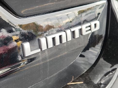 Certified 2025 Jeep Grand Cherokee Limited image 32