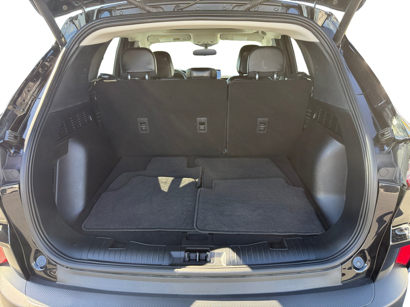 Certified 2025 Ford Escape SE w/ Class II Trailer Tow Package FWD image 17