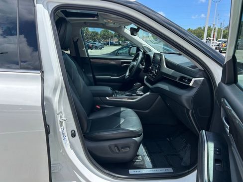 Used 2021 Toyota Highlander Limited AWD/4WD image 40