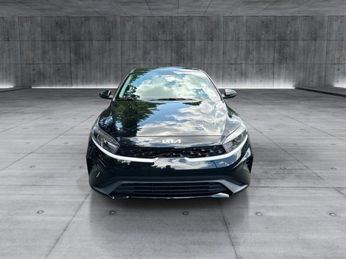 Used 2023 Kia Forte LXS w/ LXS Technology Package FWD image 3