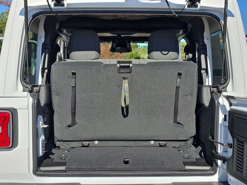 New 2026 Jeep Wrangler Rubicon w/ Xtreme 35 Tire Package image 13