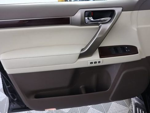 Used 2019 Lexus GX 460 Premium w/ Premium Package AWD/4WD image 25