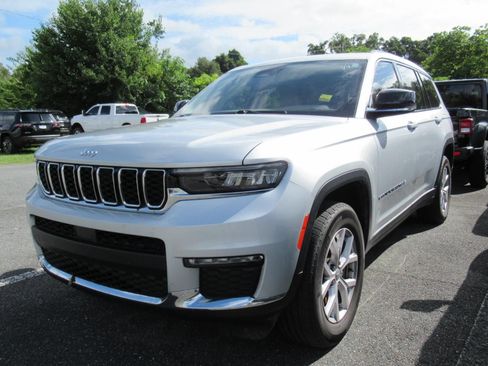 Used 2022 Jeep Grand Cherokee L Limited RWD image 2