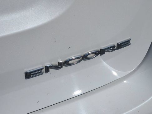 Used 2019 Buick Encore Essence w/ Experience Buick Package FWD image 9