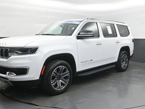 Used 2024 Jeep Wagoneer Series II w/ Flexible Seating Group RWD image 4