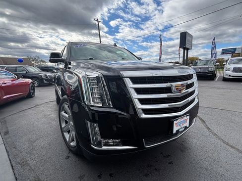Used 2019 Cadillac Escalade Premium Luxury image 8