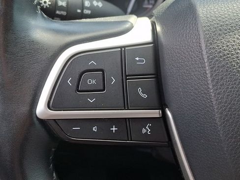 Used 2022 Toyota Highlander XSE FWD image 23