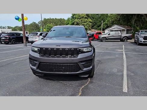 New 2025 Jeep Grand Cherokee Altitude image 19