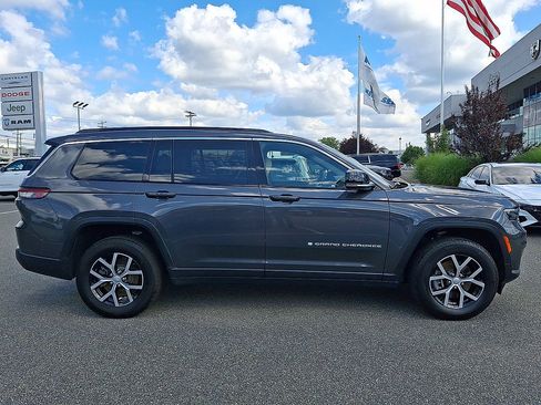 Used 2025 Jeep Grand Cherokee L Limited AWD/4WD image 32