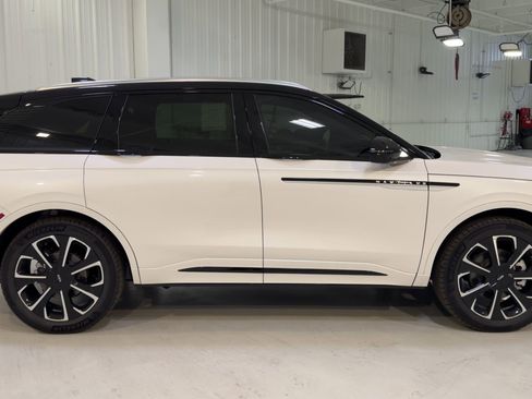 New 2026 Lincoln Nautilus Reserve image 2