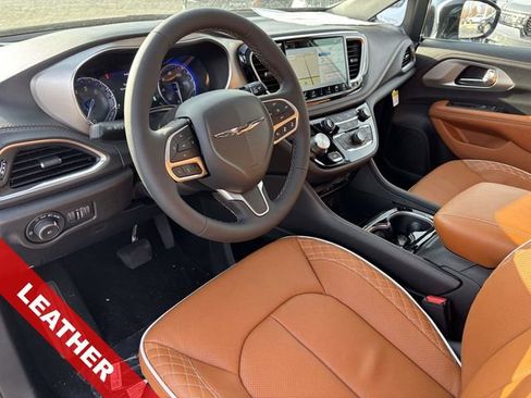 New 2026 Chrysler Pacifica Pinnacle w/ Trailer Tow Group image 19