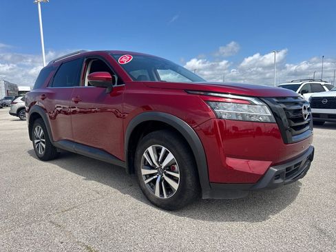 Used 2024 Nissan Pathfinder SL w/ Black Appearance Package AWD/4WD image 8