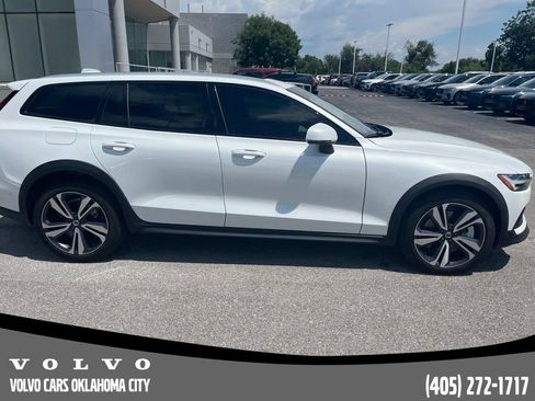 Certified 2026 Volvo V60 B5 Cross Country Plus w/ Climate Package AWD/4WD image 4