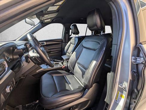 Used 2020 Ford Explorer XLT w/ Equipment Group 202A image 10