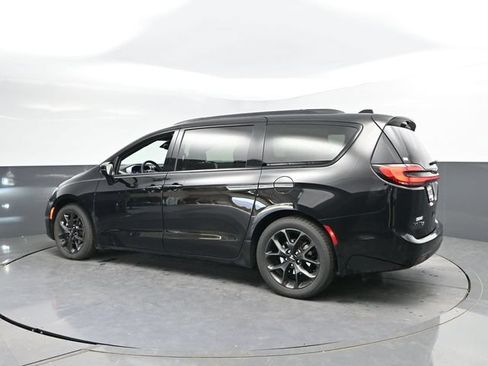 Used 2025 Chrysler Pacifica Limited FWD image 8