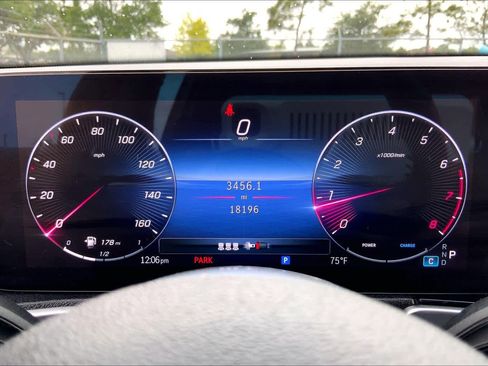 Used 2024 Mercedes-Benz GLB 250 image 25