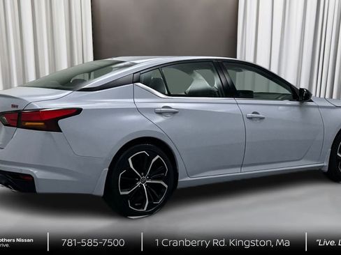 Certified 2024 Nissan Altima 2.5 SR w/ SR Premium Package FWD image 5