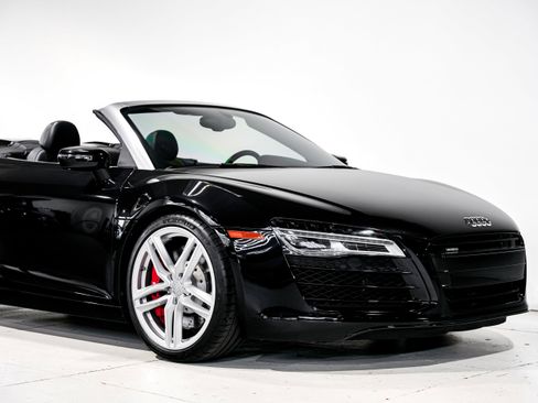 Used 2014 Audi R8 V8 w/ Full Leather Package image 39
