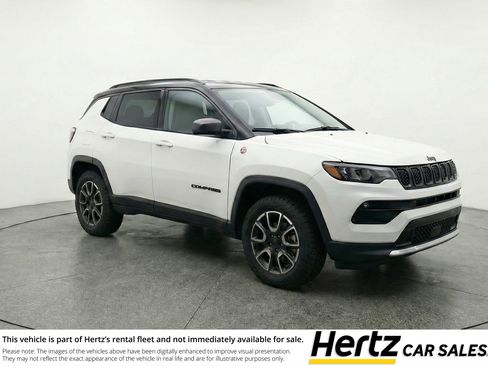 Used 2025 Jeep Compass Trailhawk AWD/4WD image 1