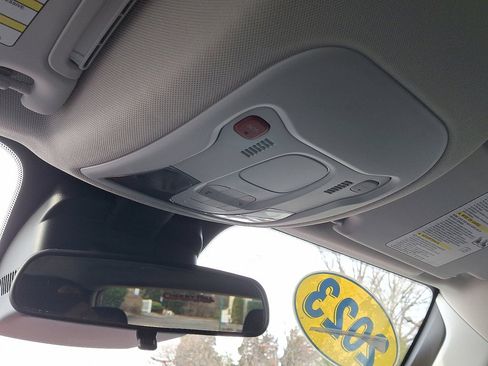 Certified 2023 Jeep Renegade Latitude image 32