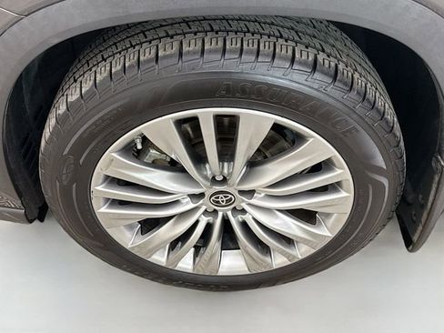 Used 2022 Toyota Highlander Platinum image 34