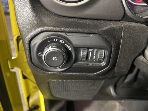 Used 2022 Jeep Wrangler Sport AWD/4WD image 11