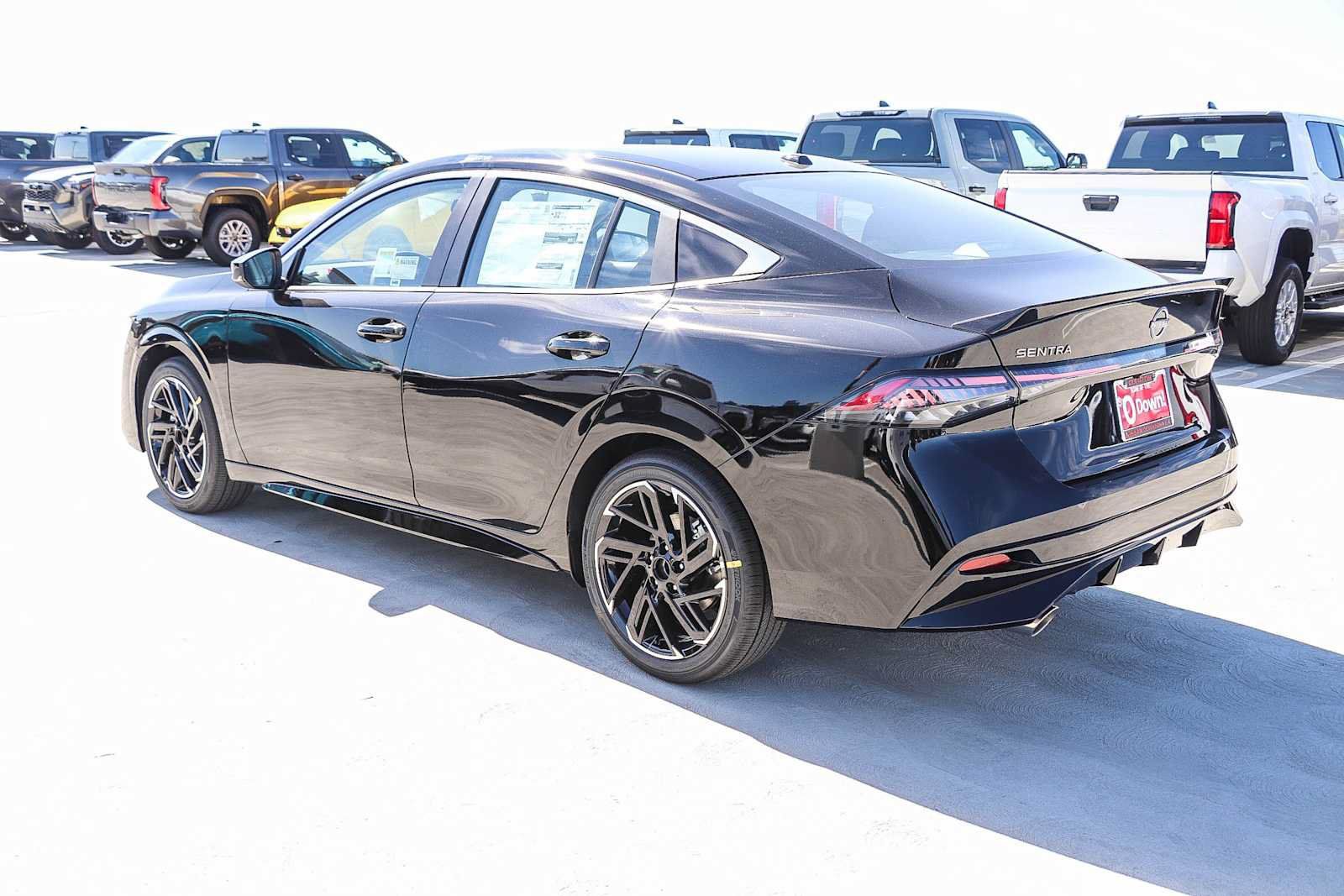 New 2027 Nissan Sentra SR w/ Floor Mat Package FWD image 8