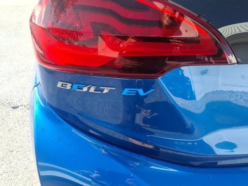 Used 2021 Chevrolet Bolt LT FWD image 27