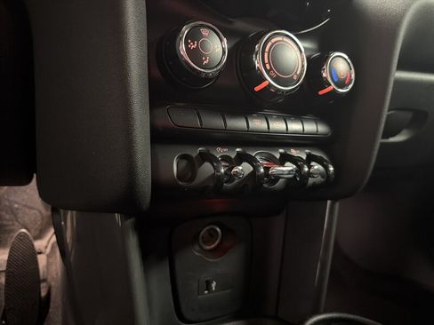 Used 2020 MINI Cooper 2-Door Hardtop FWD image 31