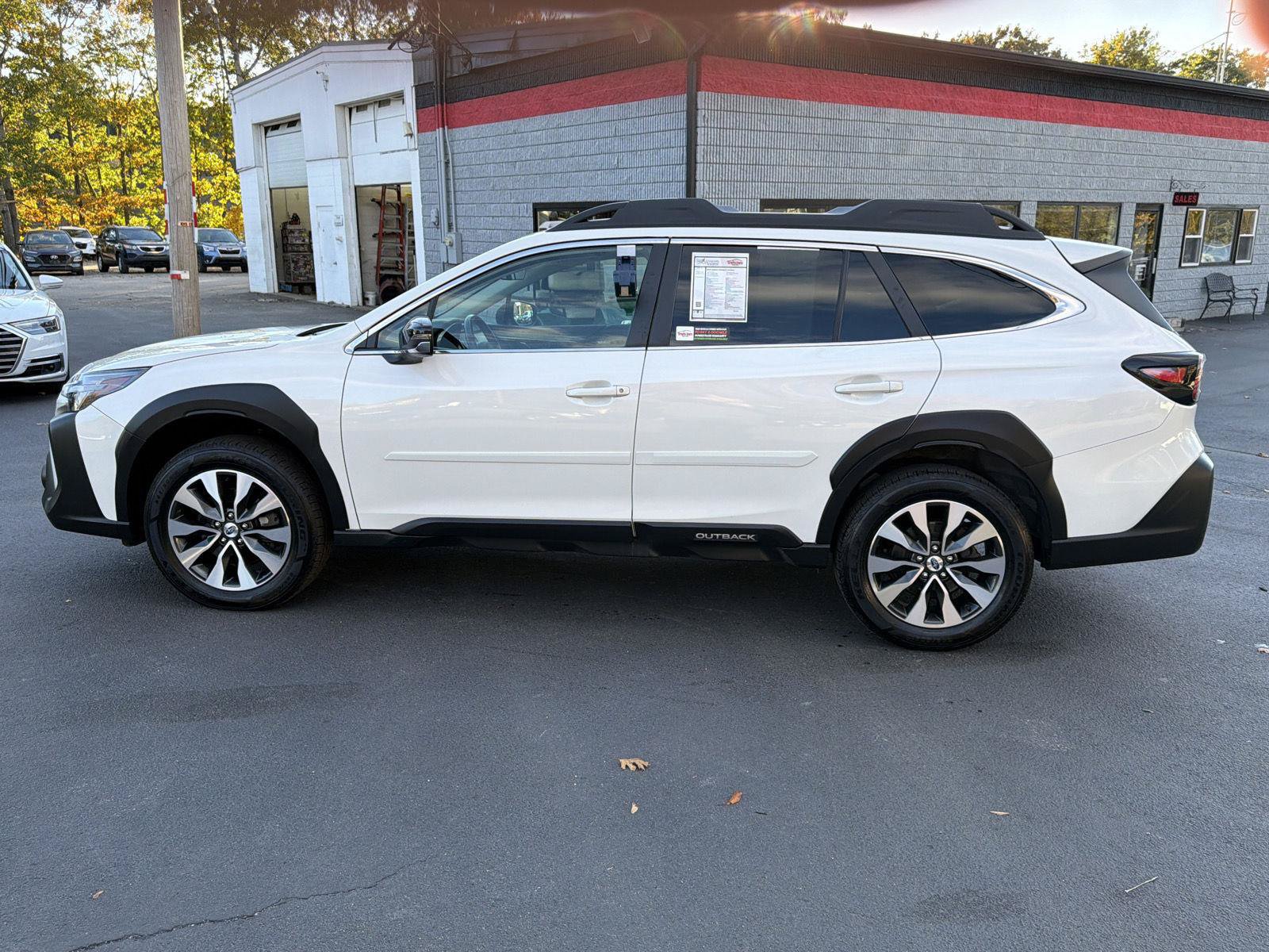 Used 2023 Subaru Outback Limited AWD/4WD image 2