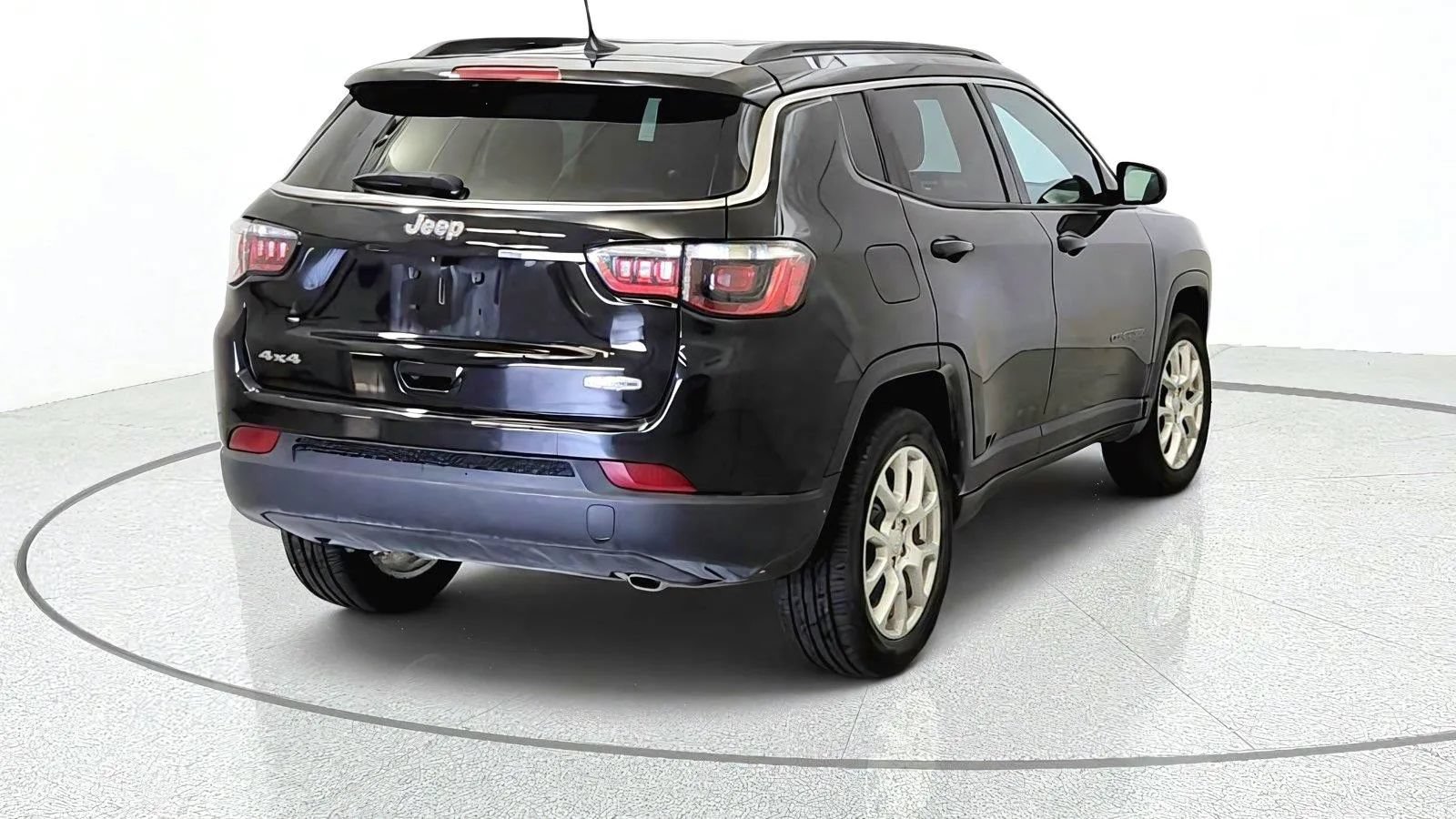 Used 2023 Jeep Compass Latitude AWD/4WD image 8