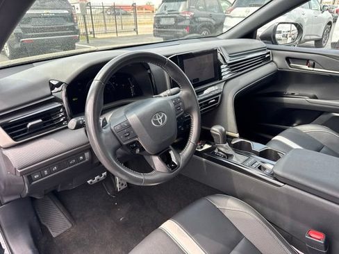 Used 2025 Toyota Camry SE FWD image 9