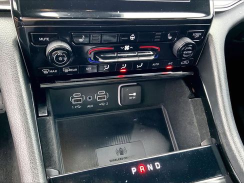 Used 2022 Jeep Grand Cherokee Altitude AWD/4WD image 46