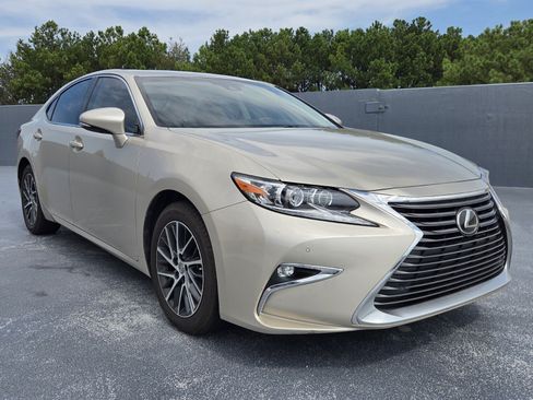 Used 2017 Lexus ES 350 w/ Luxury Package FWD image 7