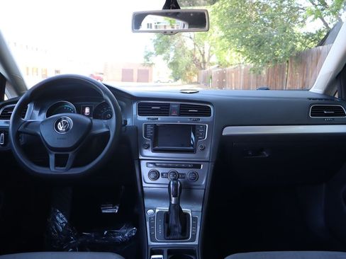 Used 2015 Volkswagen e-Golf Limited Edition FWD image 16