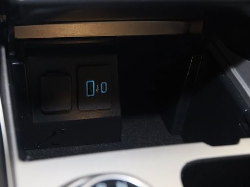 Used 2021 Ford Explorer XLT image 27