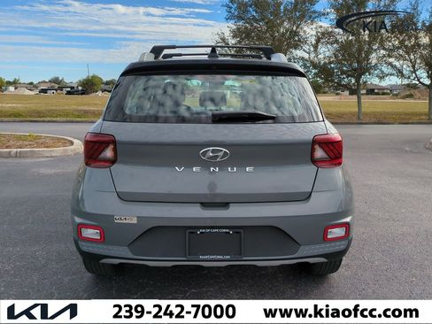 Used 2022 Hyundai Venue Limited image 6
