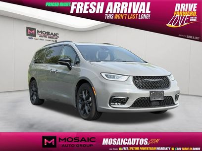 Used 2025 Chrysler Pacifica Limited
