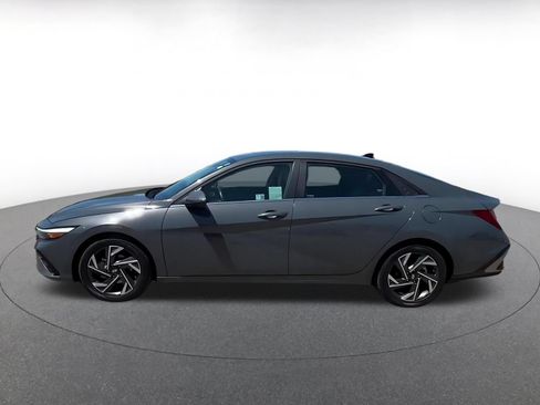 Used 2025 Hyundai Elantra Limited FWD image 9